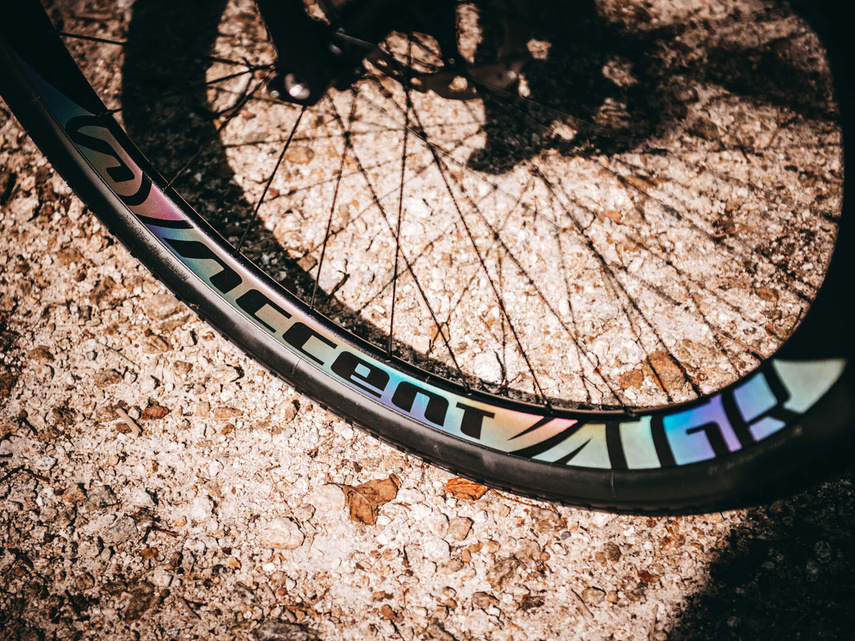 Rower gravel ACCENT FREAK CARBON GRX Di2 ultraviolet