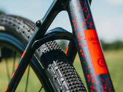 Rower gravel ACCENT FREAK CARBON GRX szaro-czerwony