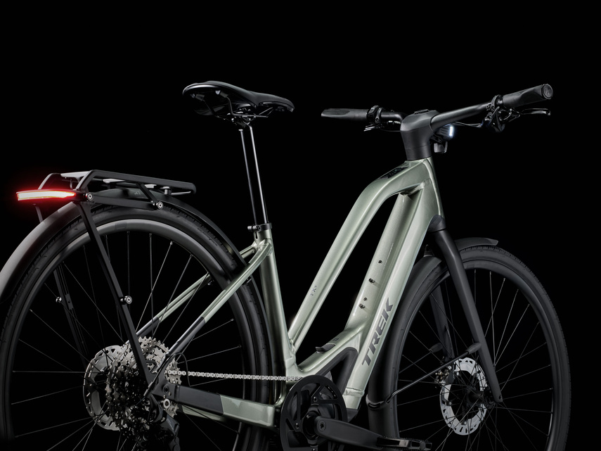 Rower Trek FX+ 7 o średnim przekroku