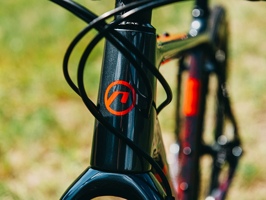Rower gravel ACCENT FREAK CARBON GRX szaro-czerwony